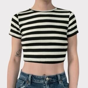 💙3 for $15 Love Culture Black & White Striped Ribbed Cropped Top